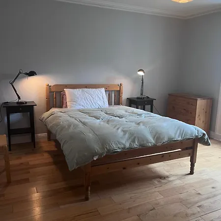 Spacious One Bed In The Centre Of Apartament Bray