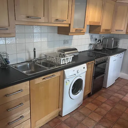 Spacious One Bed In The Centre Of Apartament Bray