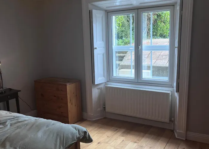 Spacious One Bed In The Centre Of Apartment *